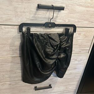 Windsor Women's Faux Leather Skort Ruched Black size S